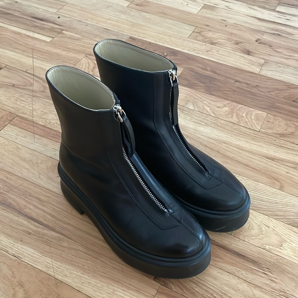 The row boots - 38. Only worn once.